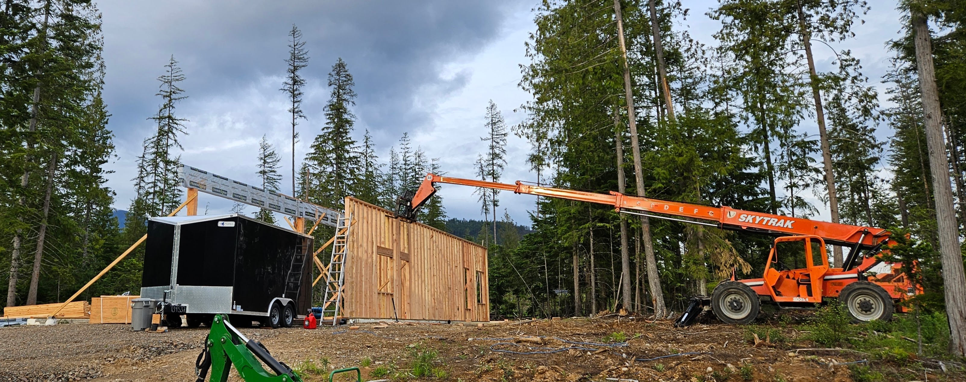 Sky Trak telehandler placing trusses on an Idaho job site